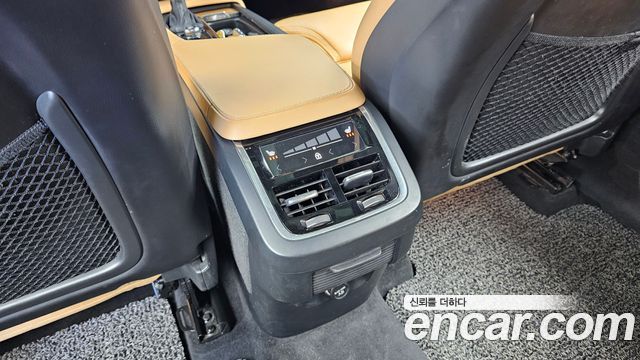 Volvo XC90 2018 — photo 33