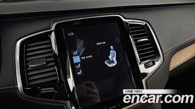Volvo XC90 2018 — photo 34