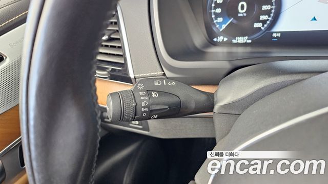 Volvo XC90 2018 — photo 37