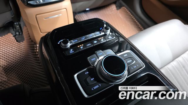 Genesis G90 2019 — photo 19