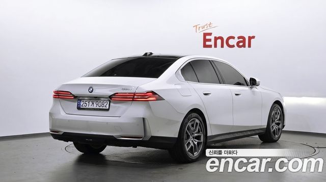 BMW 5-Series 2024 — photo 2