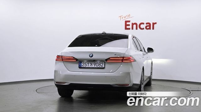 BMW 5-Series 2024 — photo 4