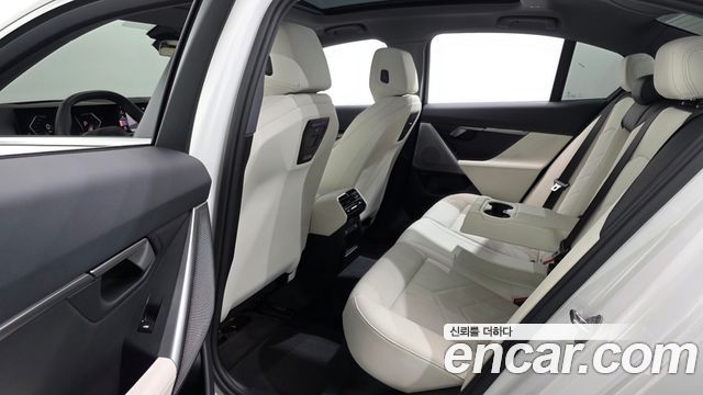 BMW 5-Series 2024 — photo 17
