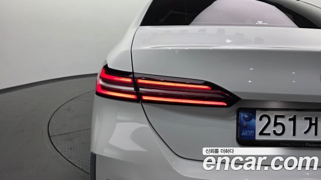 BMW 5-Series 2024 — photo 9