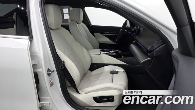 BMW 5-Series 2024 — photo 16
