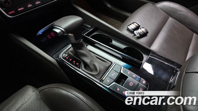 Kia K7 2017 — photo 12