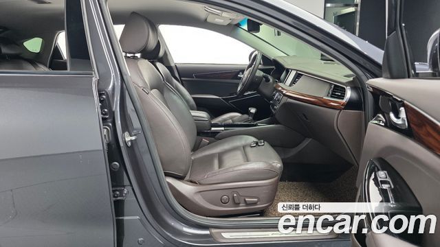 Kia K7 2017 — photo 16