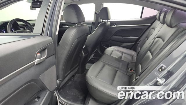 Hyundai AVANTE 2020 — photo 12