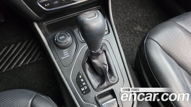 Jeep Cherokee 2019 — photo 12