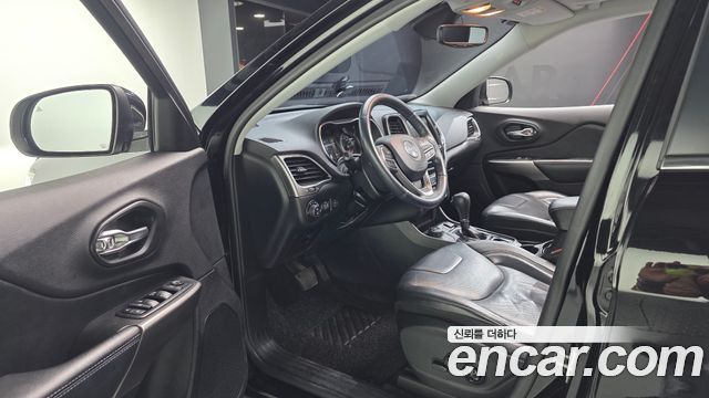Jeep Cherokee 2019 — photo 13