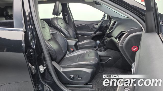 Jeep Cherokee 2019 — photo 17