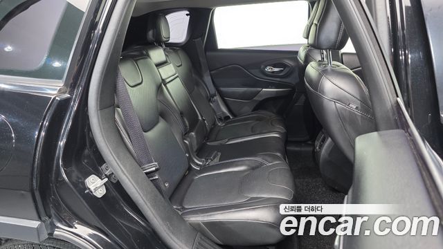 Jeep Cherokee 2019 — photo 18