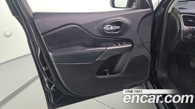 Jeep Cherokee 2019 — photo 14