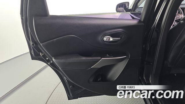 Jeep Cherokee 2019 — photo 15