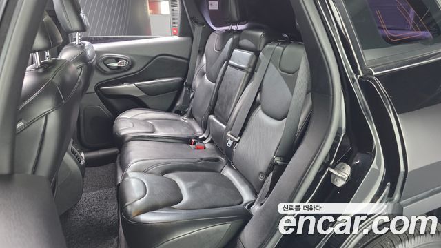 Jeep Cherokee 2019 — photo 16