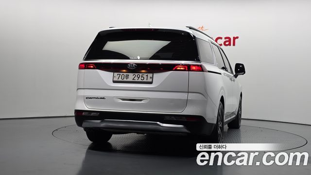 Kia Canival 2021 — photo 4