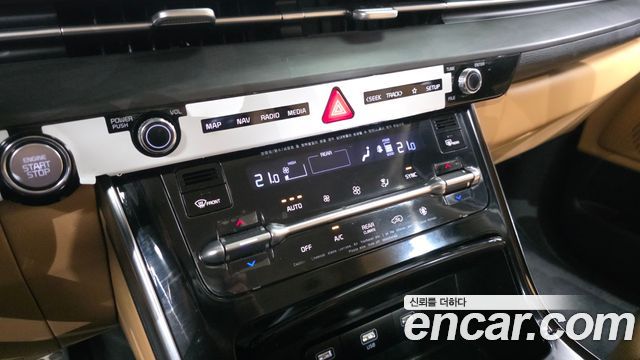 Kia Canival 2021 — photo 22