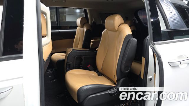 Kia Canival 2021 — photo 16