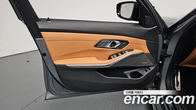 BMW 3-Series 2024 — photo 14