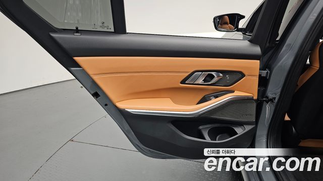 BMW 3-Series 2024 — photo 15