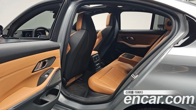 BMW 3-Series 2024 — photo 16