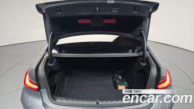 BMW 3-Series 2024 — photo 35