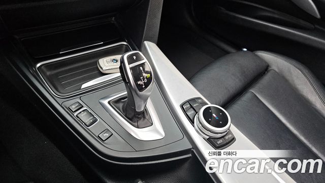 BMW 3-Series 2012 — photo 9