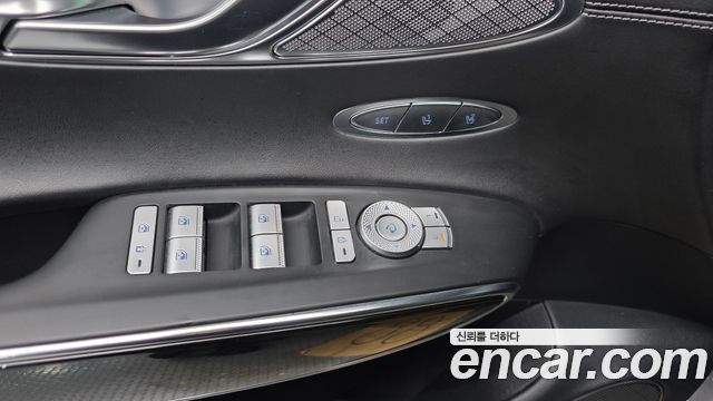 Genesis GV70 2022 — photo 17
