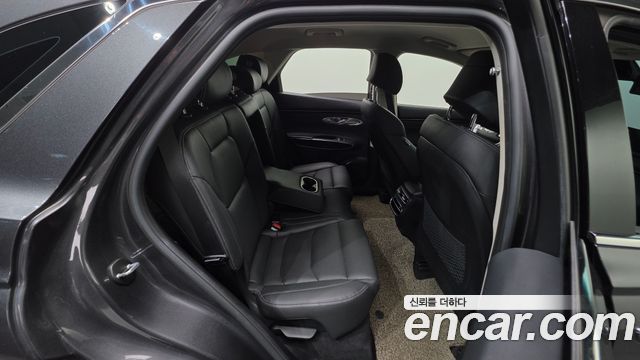 Genesis GV70 2022 — photo 24