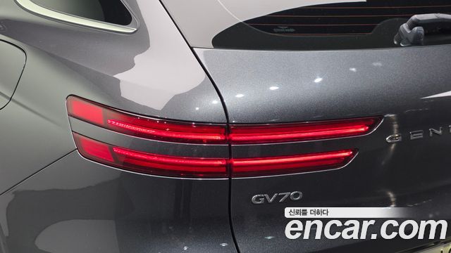 Genesis GV70 2022 — photo 9