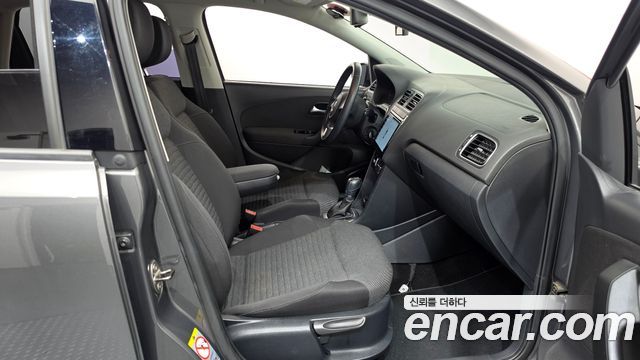 Volkswagen Polo 2013 — photo 11