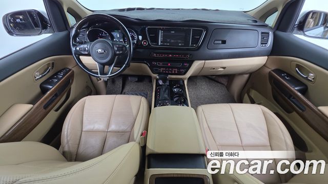 Kia Canival 2018 — photo 10