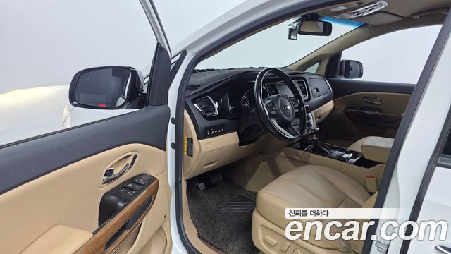 Kia Canival 2018 — photo 13