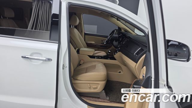 Kia Canival 2018 — photo 17