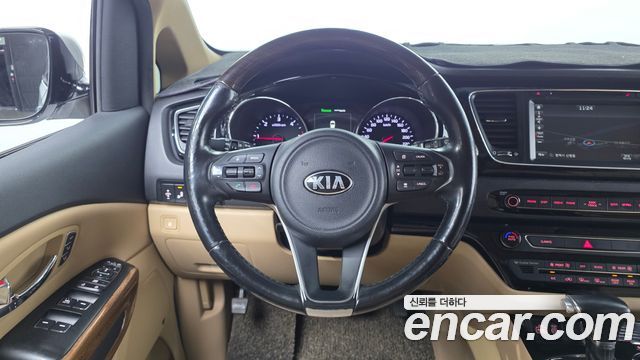Kia Canival 2018 — photo 19