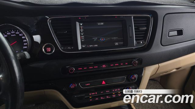 Kia Canival 2018 — photo 20