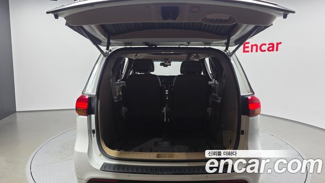 Kia Canival 2018 — photo 32