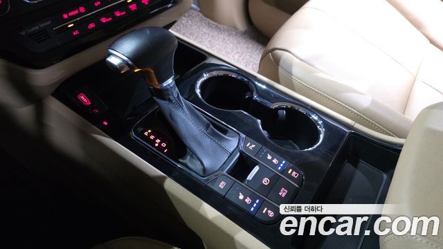 Kia Canival 2019 — photo 12