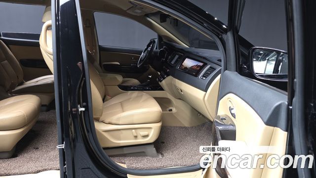 Kia Canival 2019 — photo 17