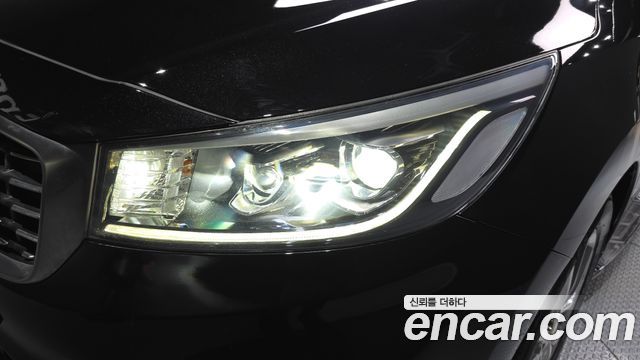 Kia Canival 2019 — photo 8