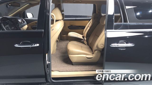 Kia Canival 2019 — photo 16
