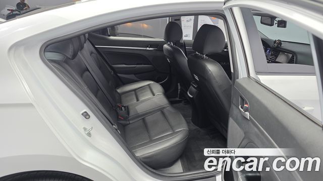 Hyundai AVANTE 2019 — photo 18