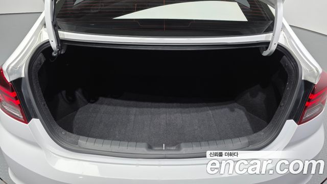 Hyundai AVANTE 2019 — photo 26