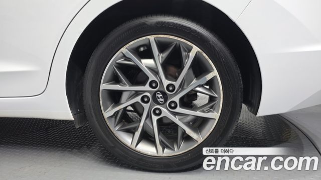 Hyundai AVANTE 2019 — photo 7