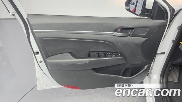 Hyundai AVANTE 2019 — photo 14