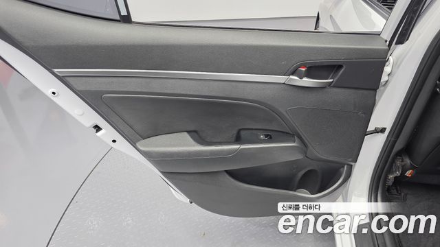 Hyundai AVANTE 2019 — photo 15