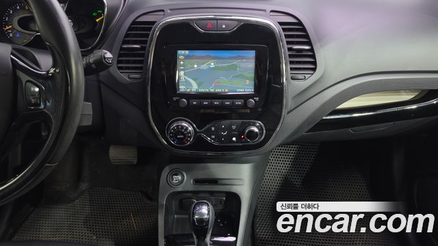 Renault Korea QM3 2016 — photo 14