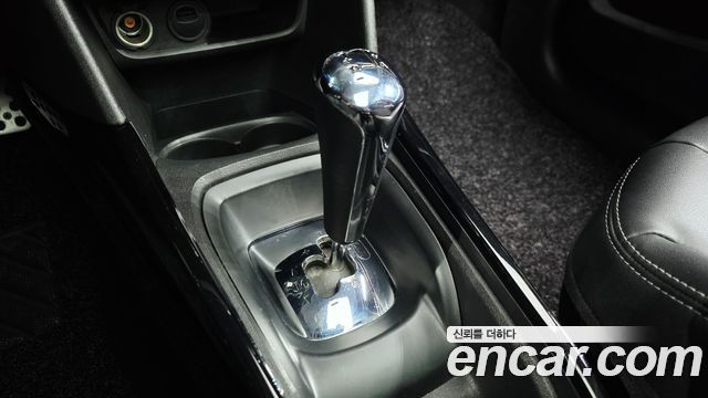Peugeot 2008 2016 — photo 9