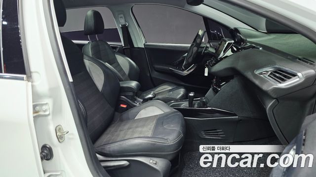 Peugeot 2008 2016 — photo 12