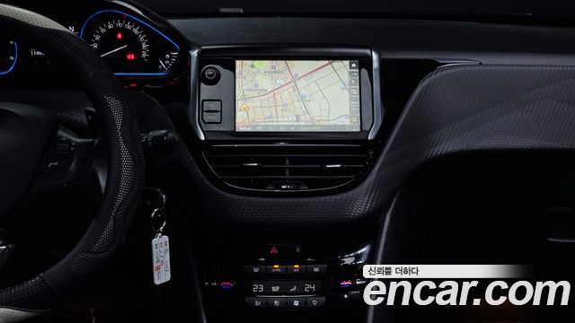 Peugeot 2008 2016 — photo 14